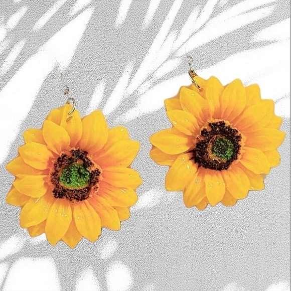 💖 2/$30 Boho Yellow big oversized Sunflower Floral drop yellow flower Earrings - Picture 4 of 9